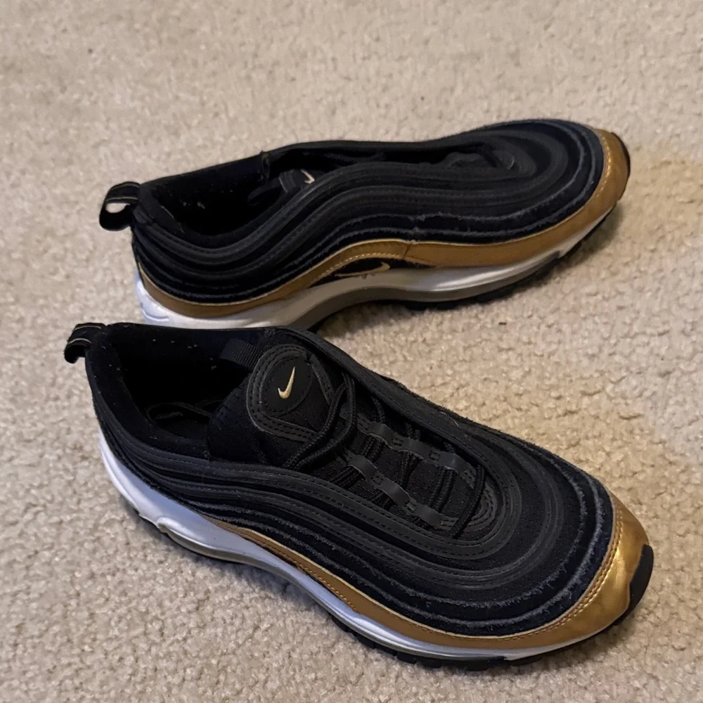 Nike sleek air